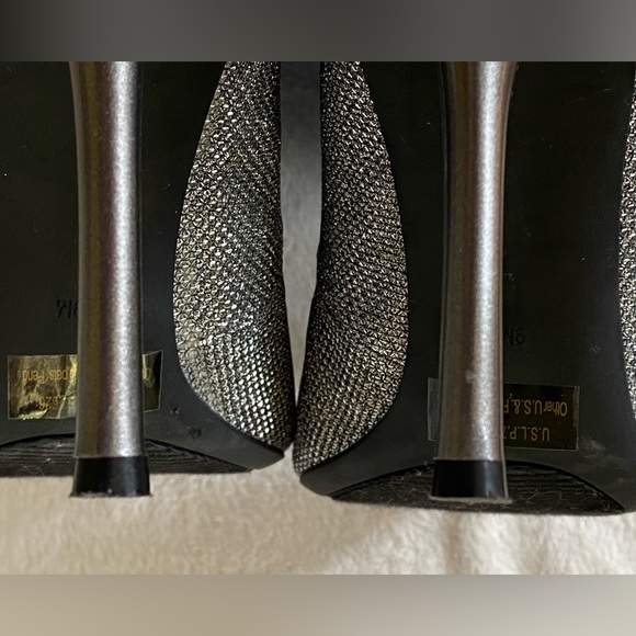 GUESS Pewter Fabric Silver Sparkly Pointed Toe High Heels - Picture 6 of 9